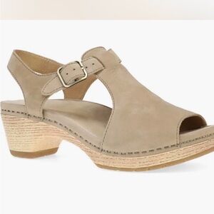 Dansko Women's Tan Sandals